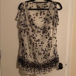 GORGEOUS sheet top over white cami.